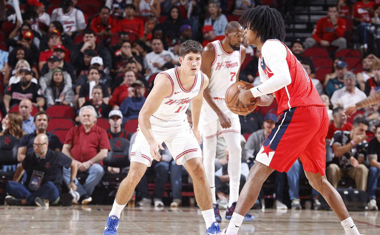 K联赛球队浦项铁人官方社媒账号发布公告称，球队中...（K联赛浦项铁人通过官方社媒发布通告：队内...）