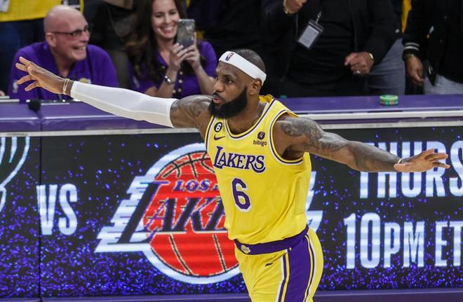 阿隆索：皇马右后卫的选择范围很广；进攻需要全队共同努力（阿隆索：皇马右后卫人选充足，进攻须全队发力）