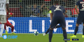 斯帕莱蒂在圣诞晚宴上和老板埃尔坎热烈交谈，洛卡特利也在主桌作陪（圣诞晚宴上，斯帕莱蒂与老板埃尔坎热聊，洛卡特利同坐主桌）