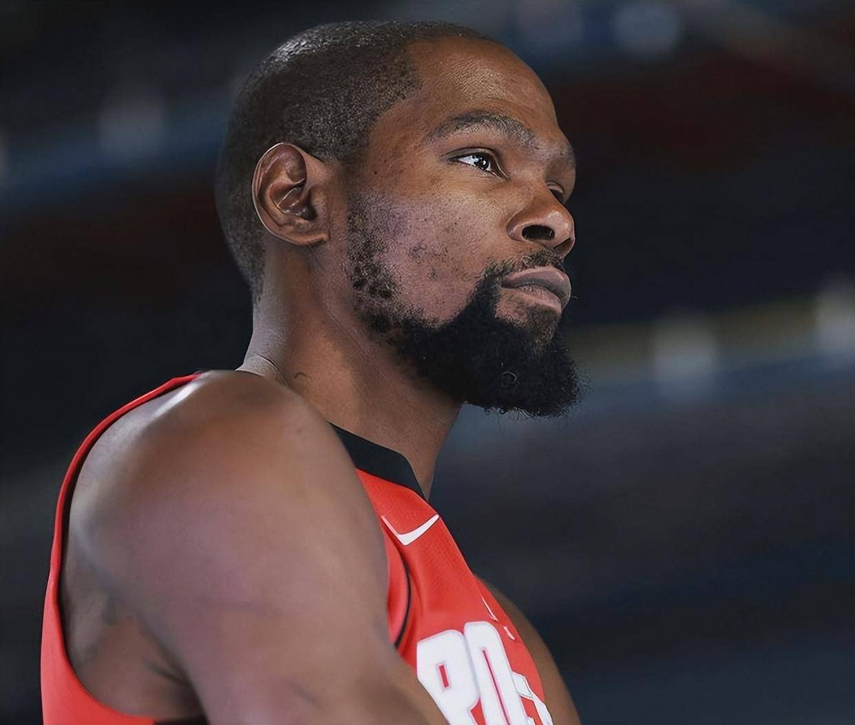 金州勇士在主场134-117击败犹他爵士，终结三连败，展现强大韧性与高效进攻。（勇士主场134-117力克爵士，止三连败，展现韧性与高效火力）