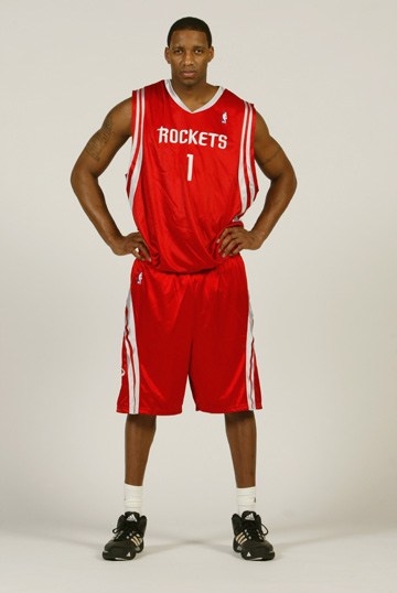 欧冠半场：齐玛乌龙，库杜斯造险，热刺1-0布拉格斯拉维亚（欧冠半场战报：齐玛自摆乌龙，库杜斯制造险情，热刺暂1-0领先布拉格斯拉维亚）