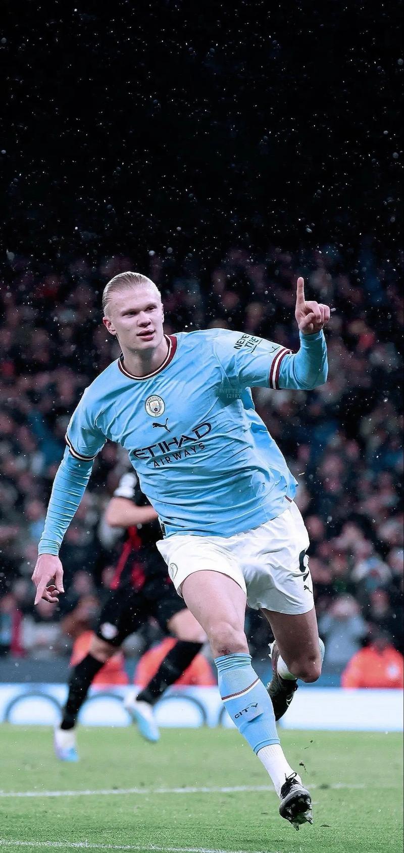 梅开二度，弗格森成为第3位代表意大利球队欧战进球的爱尔兰人（弗格森梅开二度，成第三位代表意大利球队在欧战进球的爱尔兰球员）