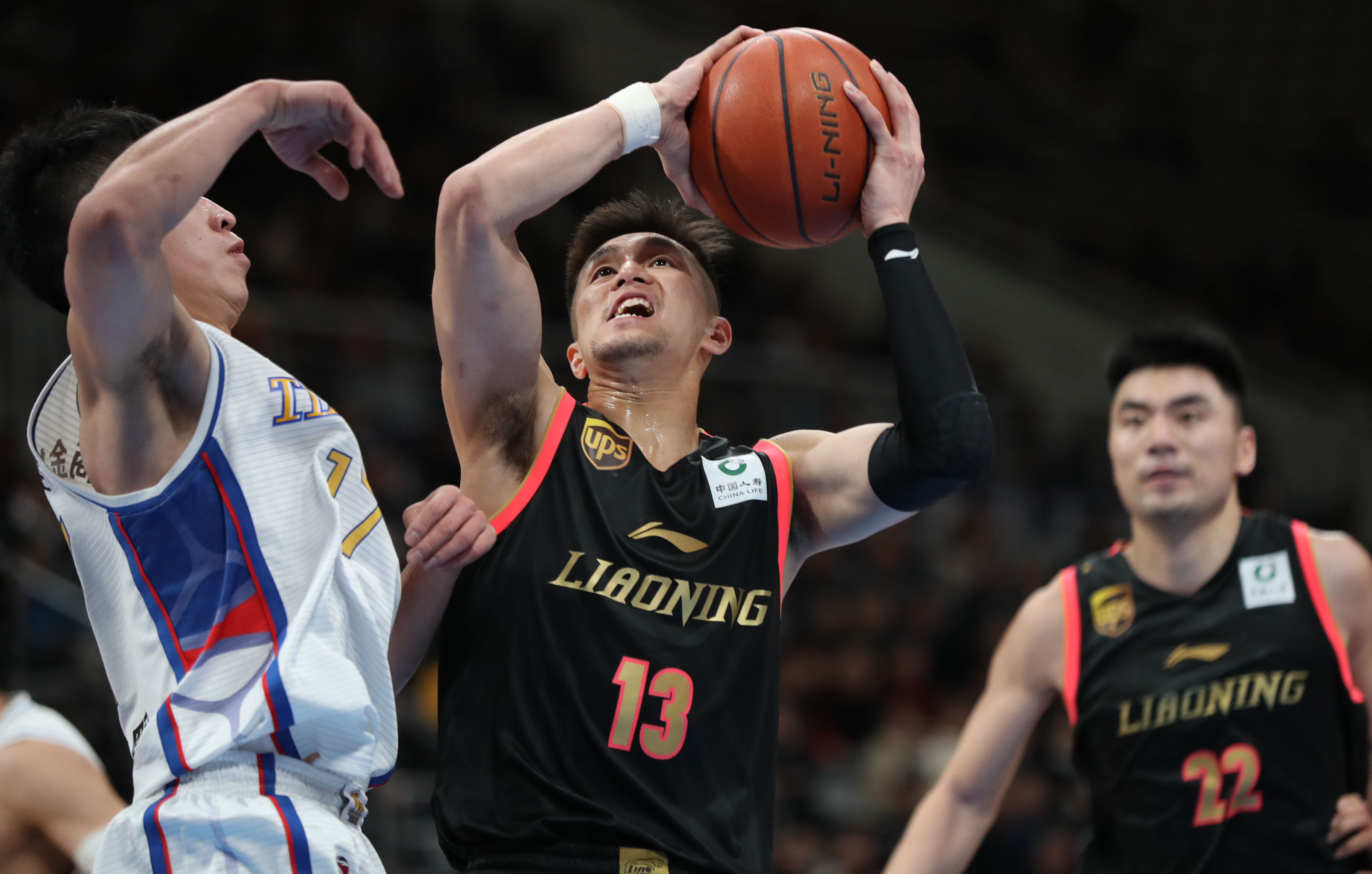 足协杯夺冠次数排名：山东8次居首，国安5次独居次席（足协杯夺冠次数榜：山东8冠领跑，国安以5冠独占次席）