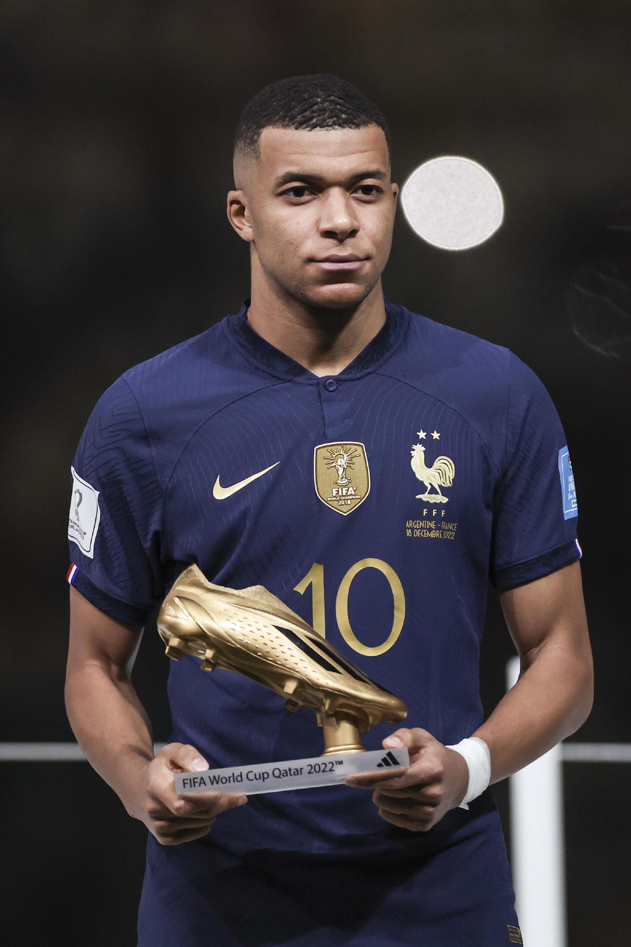 掘金约基奇豪取三双助球队连胜（约基奇砍下三双，助掘金再取连胜）