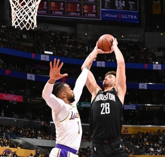 英超100球最快球员榜：哈兰德111场居首，希勒第二，凯恩第三（英超破百球速度榜：哈兰德111场登顶，希勒居次，凯恩第三）